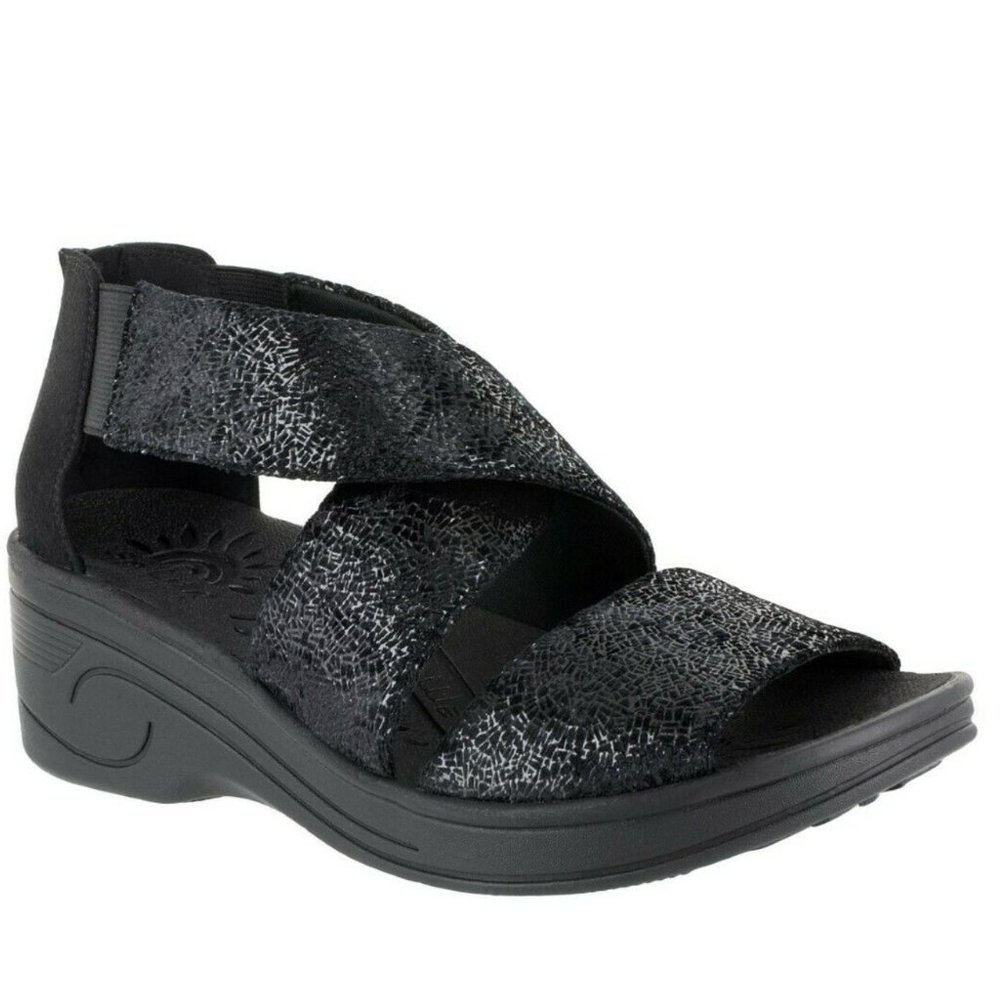 NWOT! Easy Street Solite Sandals Size 5.5
